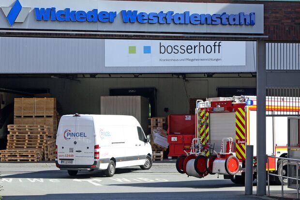 Die Feuerwehr bei Firma Wissner-Bosserhoff in Wickede. ARCHIVFOTO: Carina Westerwelle