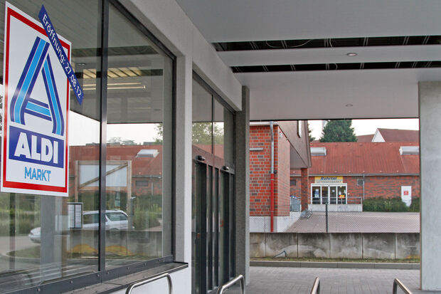 ALDI will Mitte Oktober 2017 provisorisch für zirka zwei Monate in den derzeitigen Ruhrtal-Getränkemarkt von EDEKA ziehen. ARCHIVTOFO: ANDREAS DUNKER