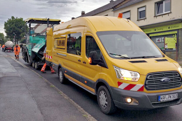 Asphaltierung des fehlenden Fahrbahnstücks in Höhe der Besitzung Bente FOTO: MARKUS THURAU