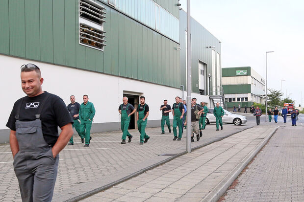 Relativ schnell konnten die Werker an ihre Arbeitsplätze zurückkehren. FOTO: ANDREAS DUNKER