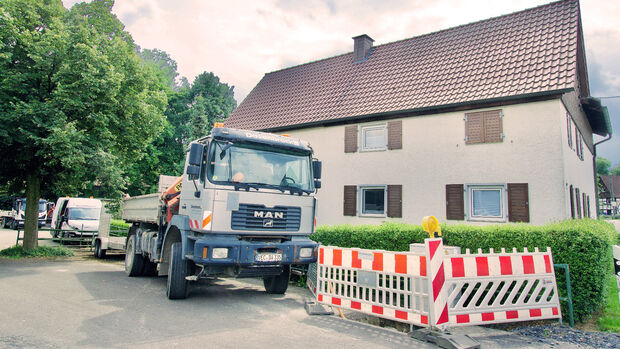 Aktuell laufen noch Leitungsarbeiten an der Wiesenstraße in Wimbern. FOTO: ANDREAS DUNKER