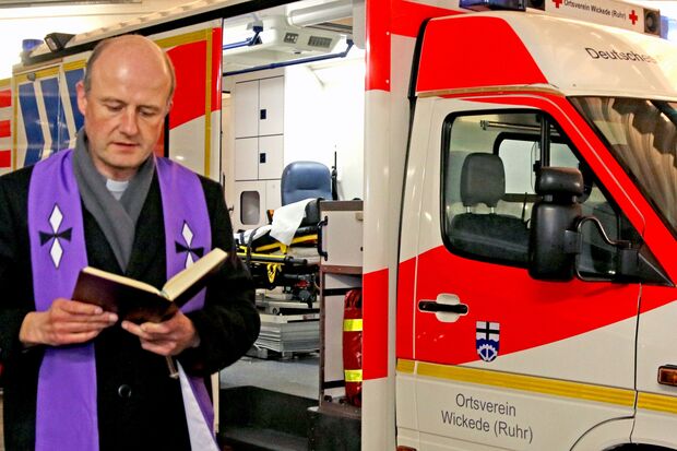 Der katholische Pfarradministrator Thomas Metten während der ökumenischen Zeremonie zur Fahrzeug-Weihe FOTO: ANDREAS DUNKER