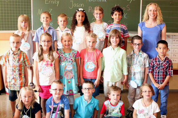 Die neue Klasse 1b der Engelhard-Grundschule mit Klassenlehrerin Inga Grünewald FOTO: ANDREAS DUNKER