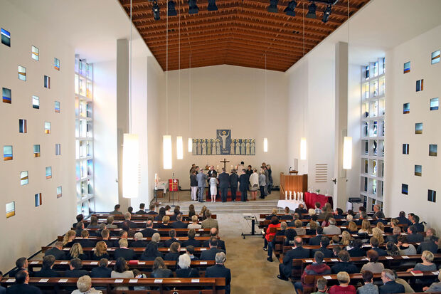 Konfirmation: Volle Christus-Kirche beim evangelischen Gottesdienst FOTO: ANDREAS DUNKER