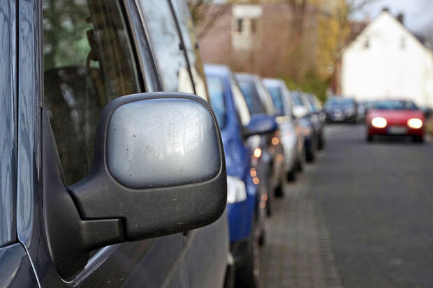 Die Zahl der zugelassenen Fahrzeuge im Kreis Soest stieg 2018 von 252.943 auf 257.744 (plus 4.801 oder 1,9 Prozent). Das weist die Jahresstatistik der Abteilung Bürgerdienste aus. FOTO: JUDITH WEDDERWILLE / KREIS SOEST