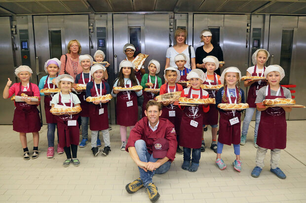 Besuch der Kinder in den Sommerferien bei der Bäckerei und Konditorei Niehaves im Industriegebiet Westerhaar  ARCHIVFOTO: ANDREAS DUNKER