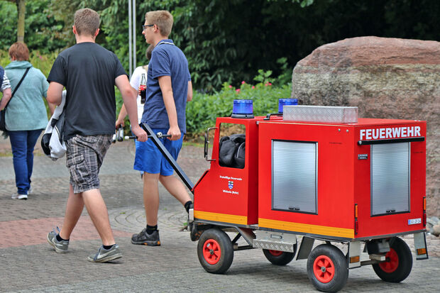 "Bollerwagen mit Blaulicht" der Wickeder Jugendfeuerwehr-Gruppe FOTO: ANDREAS DUNKER
