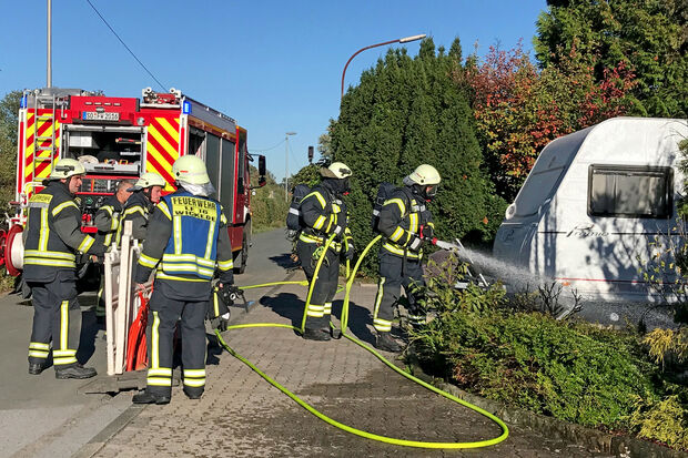 Feuerwehr-Einsatz an der Eisenbahnstraße 3 in Wickede FOTO: ANDREAS DUNKER
