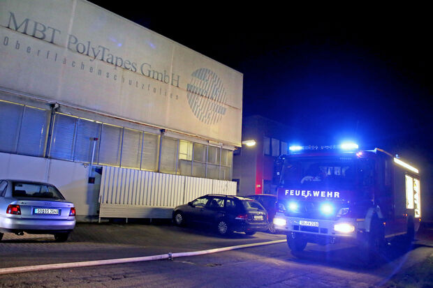 Nächtlicher Feuerwehr-Einsatz bei MBT PolyTapes FOTO: ANDREAS DUNKER