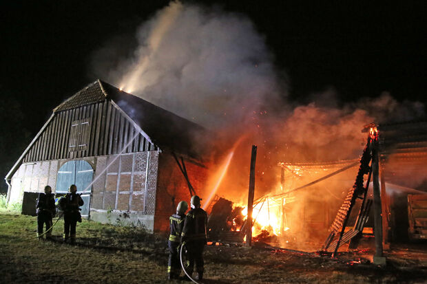 Scheunenbrand auf Gut Scheda in Wiehagen FOTO: ANDREAS DUNKER