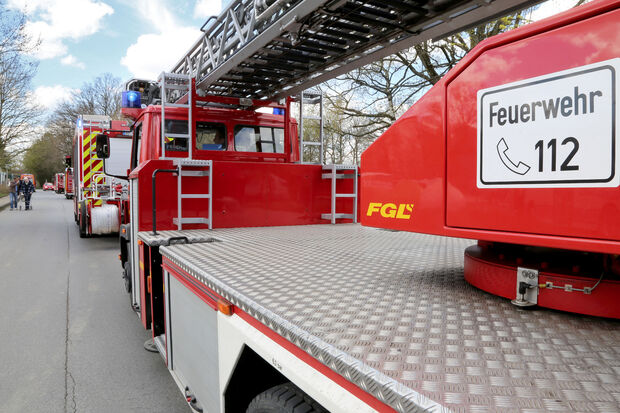Feuerwehr-Fahrzeuge auf dem Weg zur ZUE FOTO: ANDREAS DUNKER