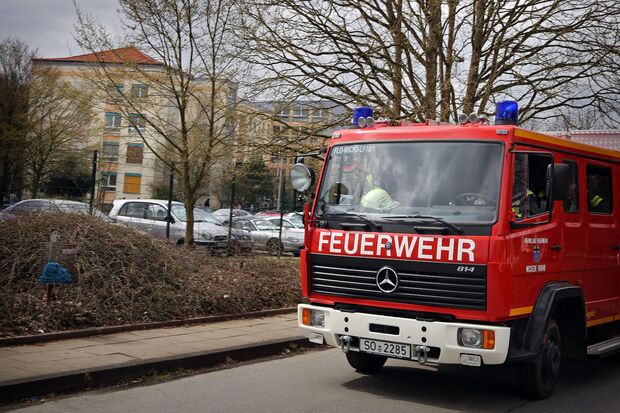 Feuerwehrfahrzeug vor der ZUE in Wimbern ARCHIVFOTO: ANDREAS DUNKER