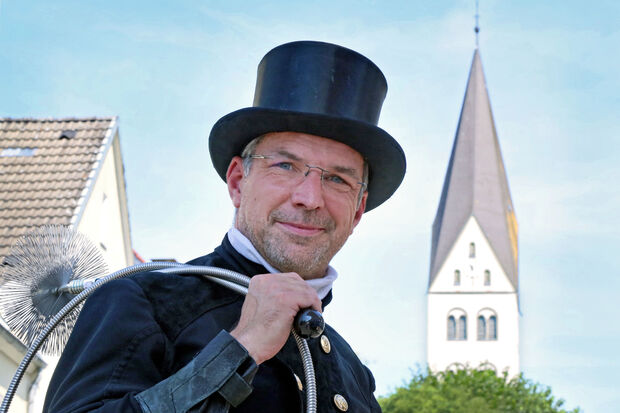 Der Nachfolger von Bezirksschornsteinfeger Hans-Jürgen Kunick ist Matthias Fischer (Foto) aus Möhnesee-Körbecke. FOTO: ANDREAS DUNKER