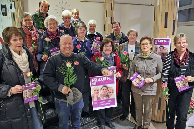 Vorstellung des Veranstaltungsprogramms zum  "Frauen-März" im Wickeder Rathaus. Mit dabei die stellvertretenden Bürgermeisterinnen Gertrud Martin (CDU) und Ellinor Schilling (SPD) sowie die kommunale Gleichstellungsbeauftragte Dorothea Behme (von rechts). FOTO: ANDREAS DUNKER