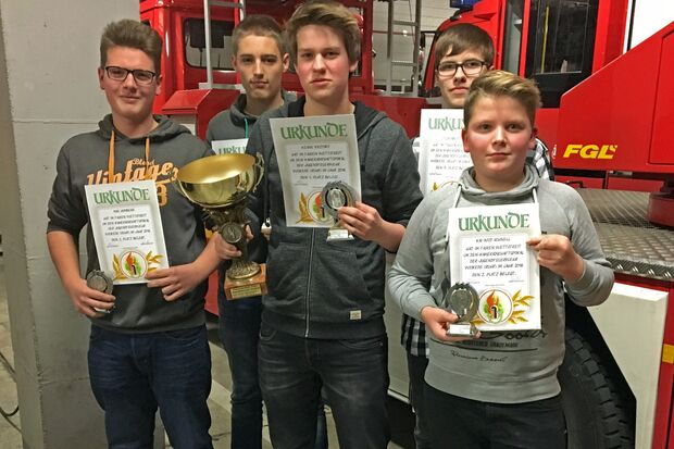 Ehrungen fürs kameradschaftliche Engagement FOTO: FEUERWEHR