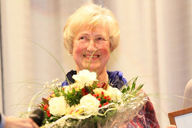 Maria Helmig erhalten Ehrenplakette der Gemeinde Wickede (Ruhr) FOTO: ANDREAS DUNKER