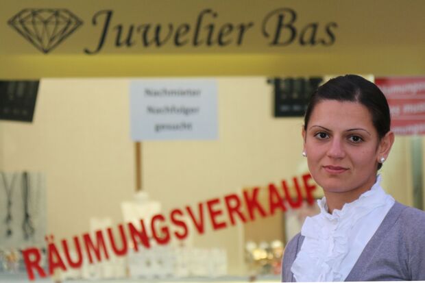 Familiengeführte Filiale: Sultan Bas vom Juwelier Bas, Ecke Hauptstraße/Rosenstraße FOTO: ANDREAS DUNKER