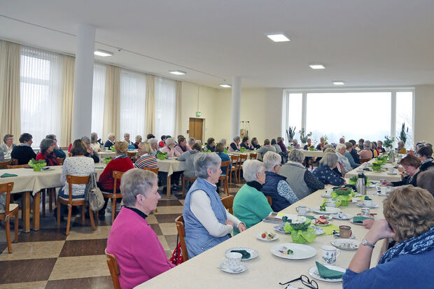 Die Mitgliederversammlung der katholischen Frauengemeinschaft St. Antonius Wickede (Ruhr) fand auf Grund des noch nicht abgeschlossenen Neubaus des Pfarrheims in Wickede wieder im großen Saal des Heilig-Geist-Klosters in Wimbern statt. FOTO: ANDREAS DUNKER