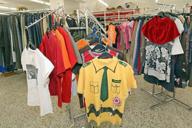 Textilien im KaDeWi FOTO: ANDREAS DUNKER