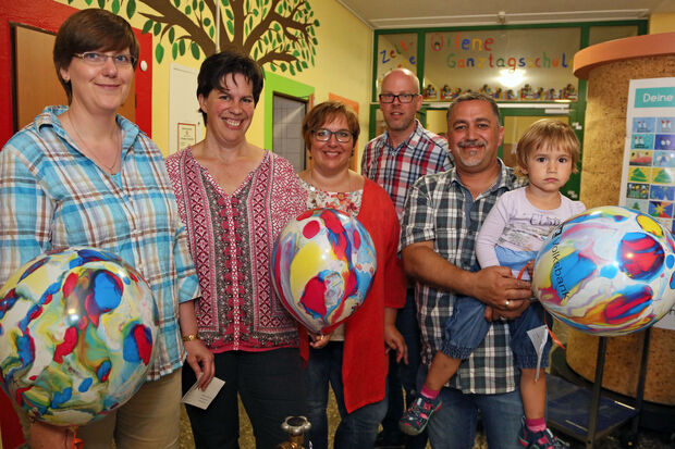Luftballons mit Treibgas gab es am Stand der "Jungen Familien" von Kolping. FOTO: ANDREAS DUNKER