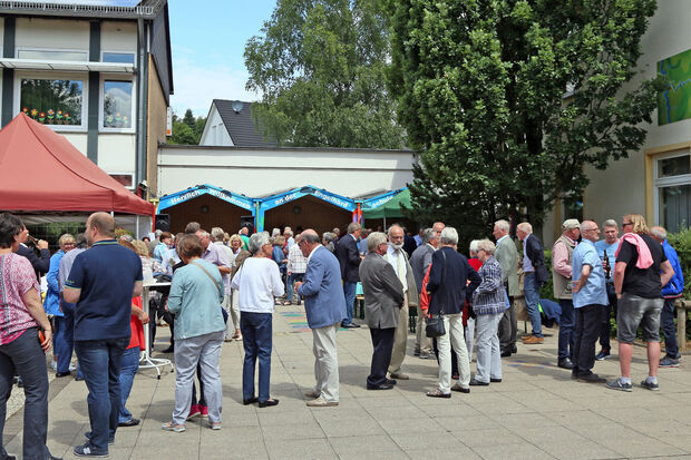 Gut besucht: das Kolping-Sommerfest in und an der Engelhard-Grundschule FOTO: ANDREAS DUNKER