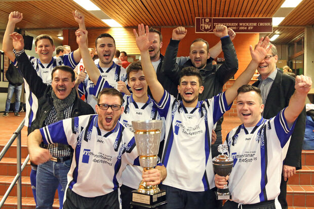 Sieger beim Betriebs- und Behördenturnier: die Mannesmänner FOTO: ANDREAS DUNKER