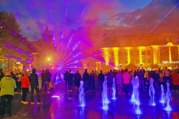 Die Laser-Show von Veranstaltungstechniker Stefan Cordes aus Werl faszinierte das Publikum. FOTO: ANDREAS DUNKER