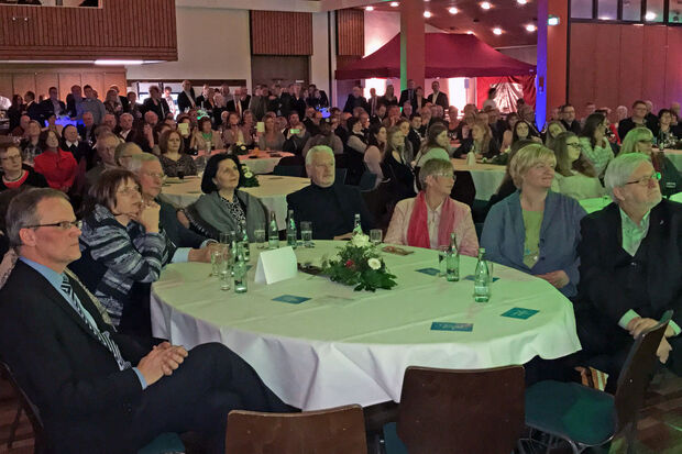 Bürgermeister Dr. Martin Michalzik und Gäste des Neujahrsempfangs der Gemeinde Wickede (Ruhr) FOTO: ANDREAS DUNKER