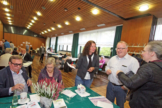 Diplom-Pädagogin Angelika Bechheim-Kanthak vom Senioren-Büro der Gemeinde Wickede (Ruhr) am Empfang des neuen Reparatur-Cafés FOTO: ANDREAS DUNKER