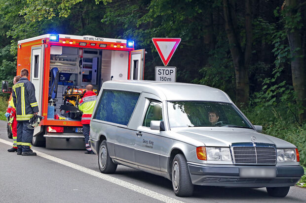 Der verunglückte 63-jährige Pkw-Fahrer aus Wickede konnte nach dem Verkehrsunfall leider nicht mehr gerettet werden und verstarb noch am Unfallort. FOTO: ANDREAS DUNKER