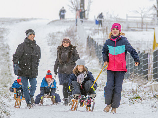 Rodeln im Schnee auf der Haar ARCHIVFOTO: ANDREAS DUNKER