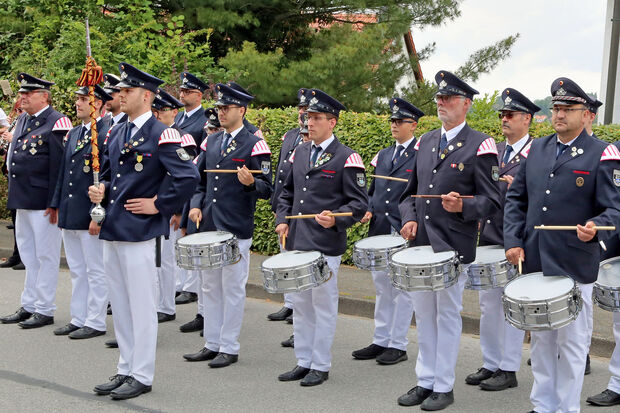 Der Spielmannszug der Freiwilligen Feuerwehr der Gemeinde Wickede (Ruhr) mit Timo Rüth am Tambourstab FOTO: ANDREAS DUNKER