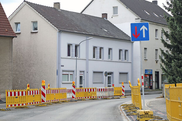 Autofahrer, die von der Oststraße kommen, müssen den Vorrang des Gegenverkehrs aus dem Hövel beachten. FOTO: ANDREAS DUNKER