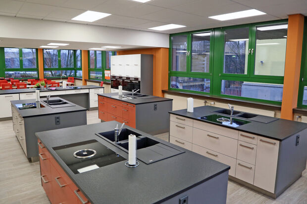 Blick in die moderne Schulküche der Sekundarschule Wickede (Ruhr) FOTO: ANDREAS DUNKER