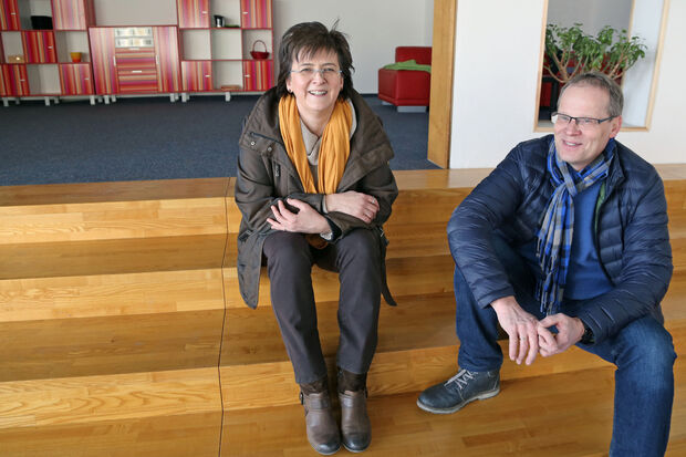 Schulamtsmitarbeiterin Susanne Modler zusammen mit Bürgermeister Dr. Martin Michalzik (CDU) in der Sekundarschule ARCHIVFOTO: ANDREAS DUNKER