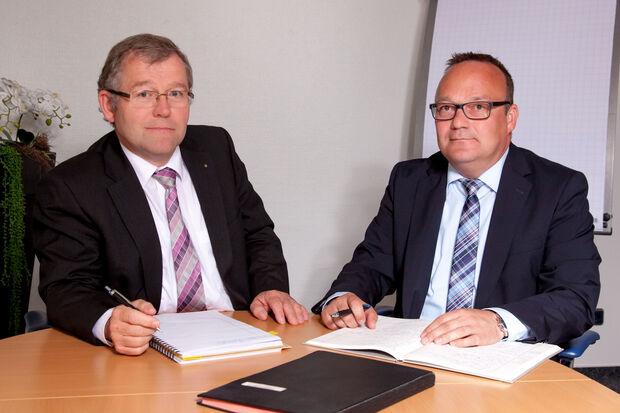 Geschäftsführer Bernd Heitmann (links) sowie Vertriebs- und Marketingleiter Michael Freitag (rechts) von den Stadtwerken Fröndenberg ARCHIVFOTO: STADTWERKE FRÖNDENBERG