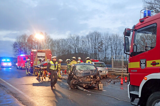 Der Unfall auf der Wickeder Straße in Werl FOTO: FEUERWEHR WERL