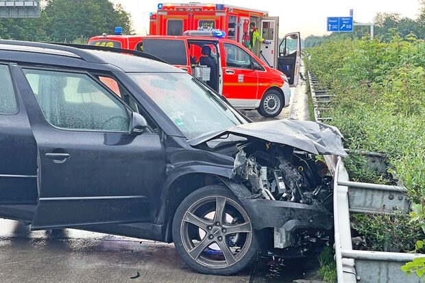 Verkehrsunfall auf der Autobahn 44 am Kreuz Werl in Fahrtrichtung Kassel FOTO: FEUERWEHR WERL