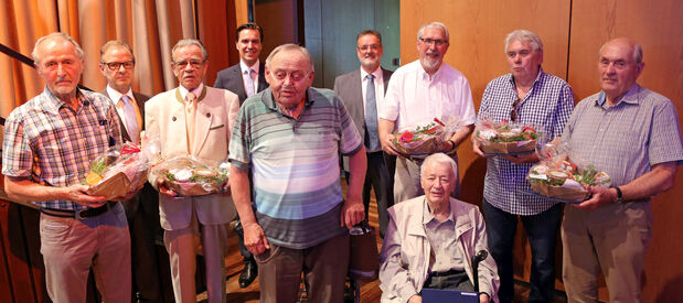Mehrere Genossen wurden für 65- und 50-jährige Mitgliedschaft geehrt. FOTO: ANDREAS DUNKER