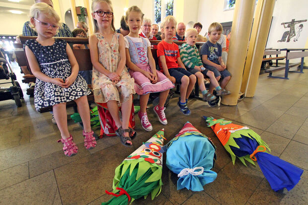 Erstklässler in der St. Antonius Kirche in Wickede ARCHIVFOTO: ANDREAS DUNKER