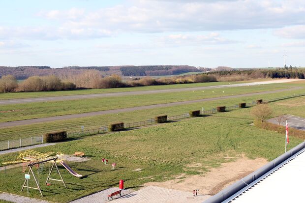 Die erweiterte Start-und-Lande-Bahn des Verkehrslandeplatzes Arnsberg-Menden ARCHIVFOTO: ANDREAS DUNKER