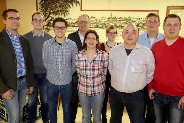 Der aktuelle Vorstand des Feuerwehr-Spielmannzuges von links: Daniel Luig, Hendrik Schulte, Jan Brambring, Benedikt Brunsmann, Tanja Maria Beringhoff, Aileene Geudter, Thomas Ledune, Bastian Bussmann und Sebastian Hornkamp. FOTO: ANDREAS DUNKER