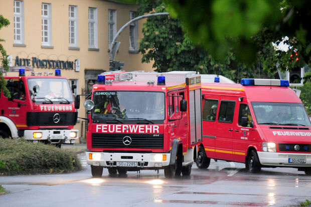 Feuerwehr-Einsatz an der Mendener Straße in Wimbern FOTO: CHRISTIAN MEIER