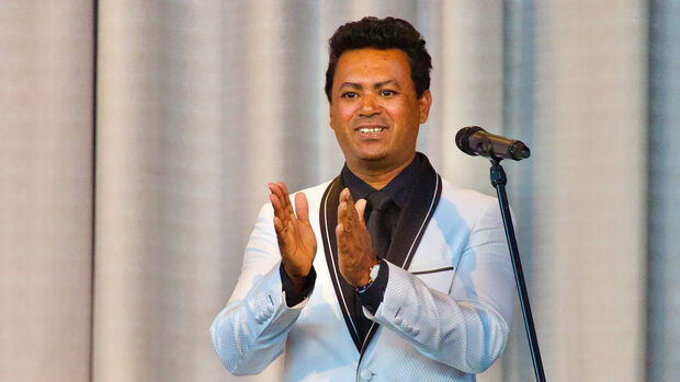 Tenor Matthew Overmeyer, der normal professionell am Theater in Hagen arbeitet und in Wickede wohnt, beteiligte sich auch am Benefiz-Konzert. FOTO: ANDREAS DUNKER