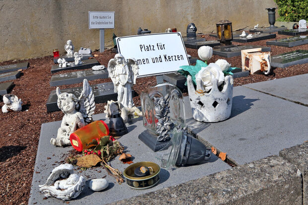 Besonders von dem Vandalismus betroffen sind die Urnengrabfelder. FOTO: ANDREAS DUNKER