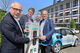 Stromtankstelle hinter'm Rathaus: Elektroautos können nun rund um die Uhr neue Energie tanken