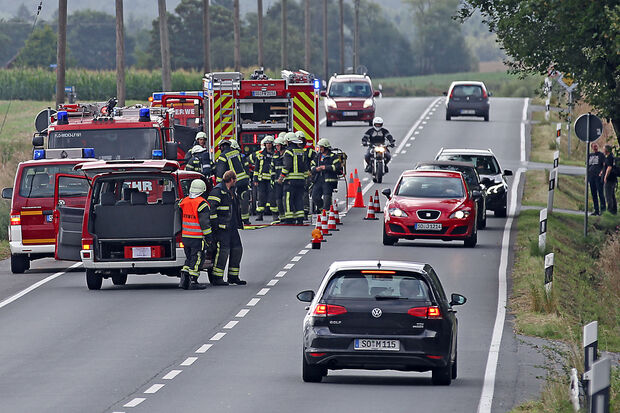 Der fließende Verkehr konnte einspurig um die Einsatzstelle herumfahren. FOTO: ANDREAS DUNKER