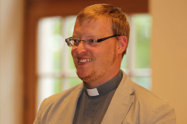 Vikar Alexander Plümpe wurde als Präses der Kolpingfamilie im Amt bestätigt. ARCHIVFOTO: ANDREAS DUNKER