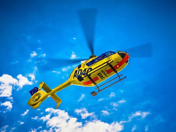 Der schwer verletzte Sozius wurde mit dem Rettungshubschrauber "Christoph 8" in eine Klinik nach Lünen geflogen. ARCHIVFOTO: ANDREAS DUNKER