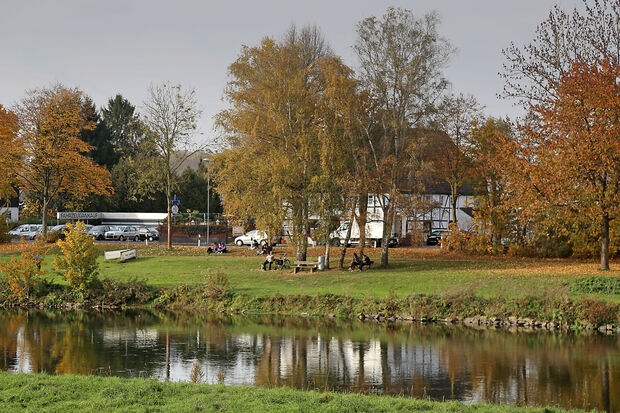 Der künstlich begradigte Flußlauf der Ruhr soll renaturiert werden und der Wasserstrom sich somit wieder ein breiteres Bett suchen. ARCHIVFOTO: ANDREAS DUNKER